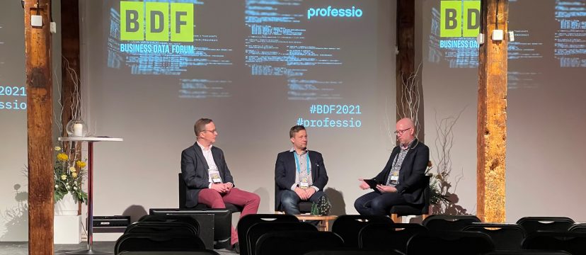 Tapio Levä, Ari Juntunen ja Jani Rahja keskustelemassa BDF:ssa aiheesta älykäs automaatio